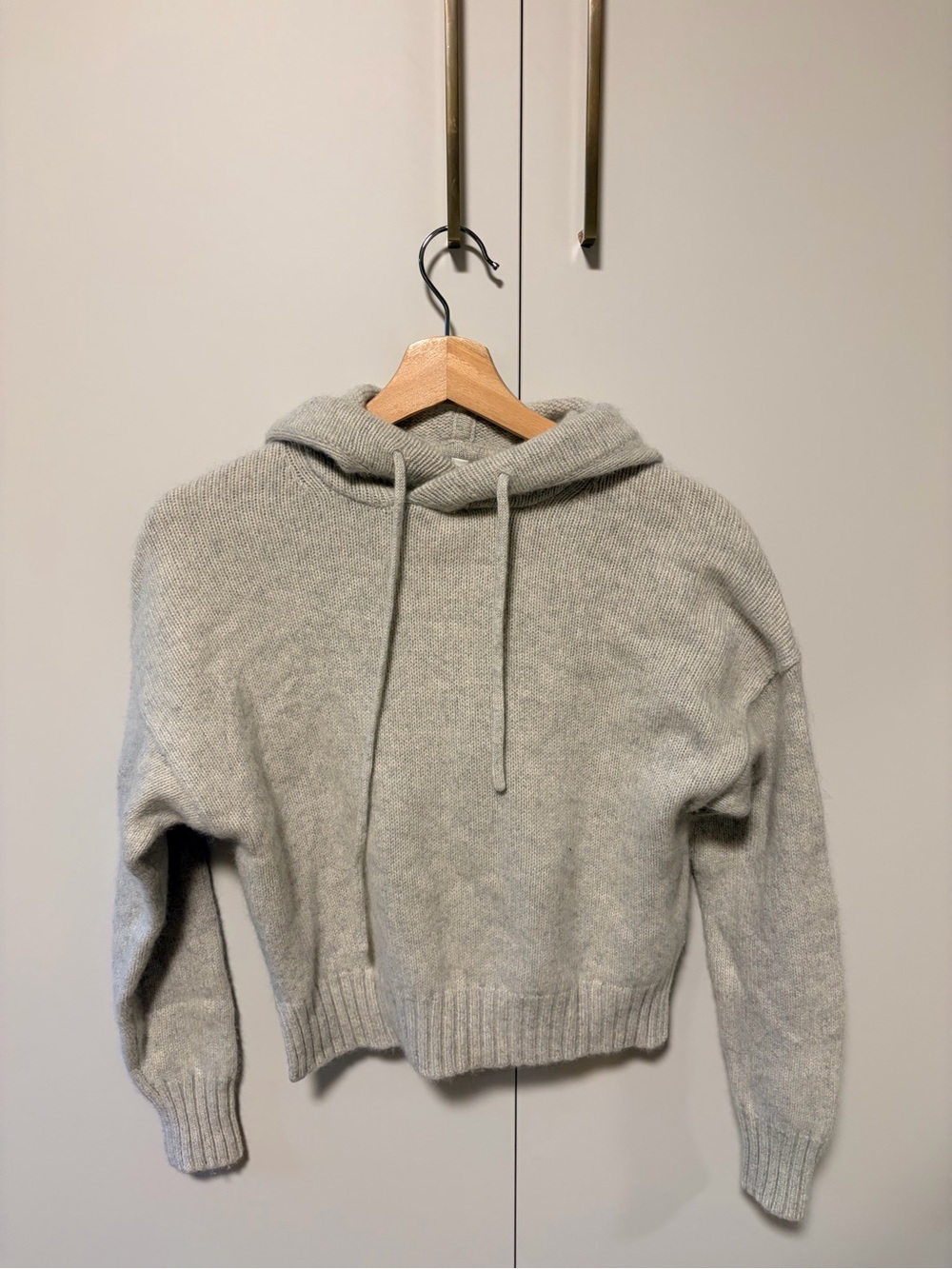 Babaton Light Gray Hooded Cropped Sweater